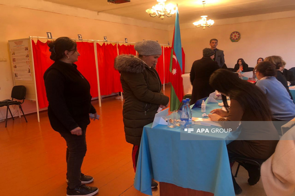 В Сумгайыте 4130 человек впервые голосуют на внеочередных президентских выборах-ФОТО 