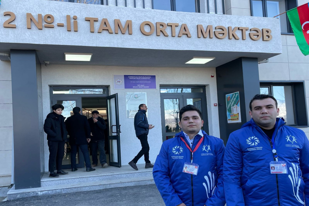 За ходом выборов в Азербайджане наблюдает рекордное количество наблюдателей от НПО - ФОТО 