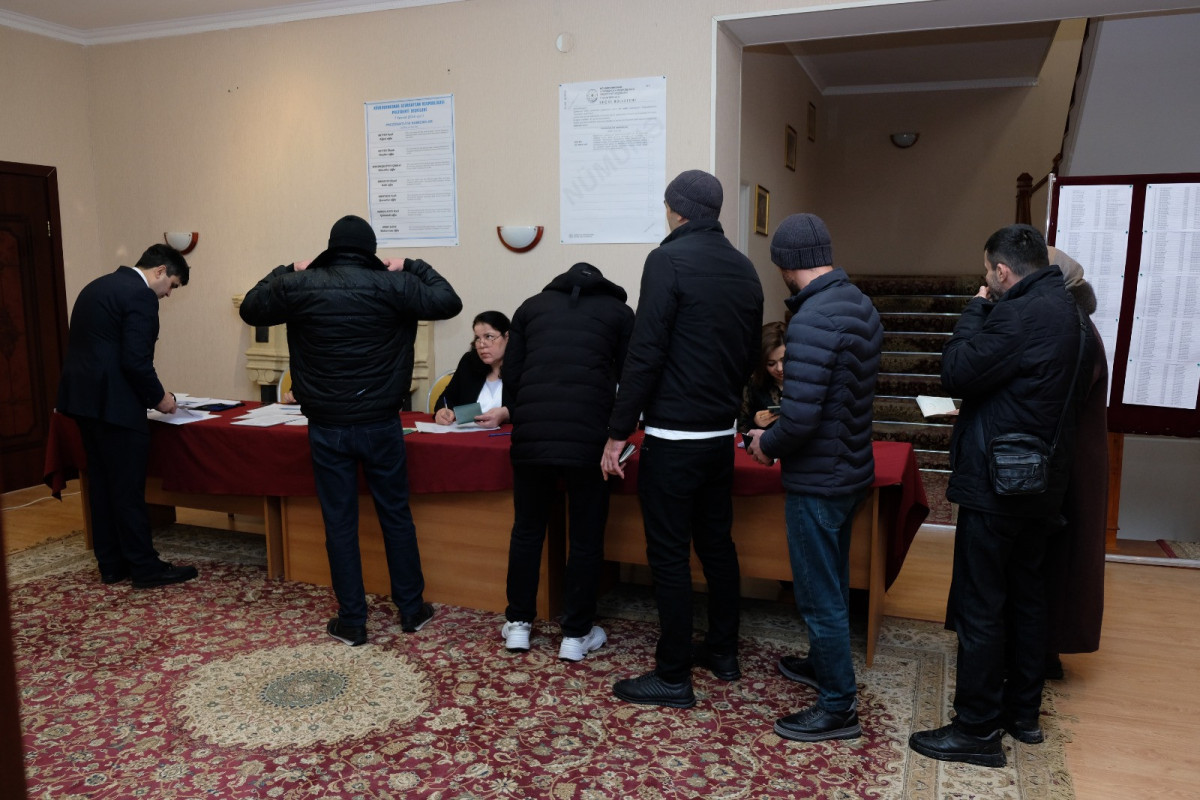 Проживающие в Актау азербайджанцы приняли участие во внеочередных президентских выборах - ФОТО 