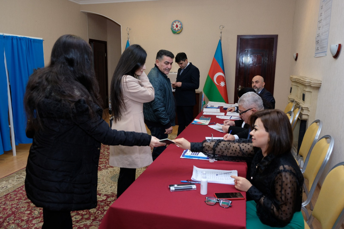 Проживающие в Актау азербайджанцы приняли участие во внеочередных президентских выборах - ФОТО 