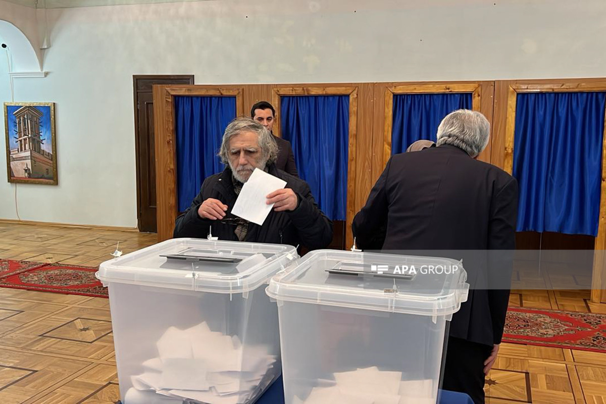 Проживающие в Москве граждане Азербайджана участвуют в голосовании