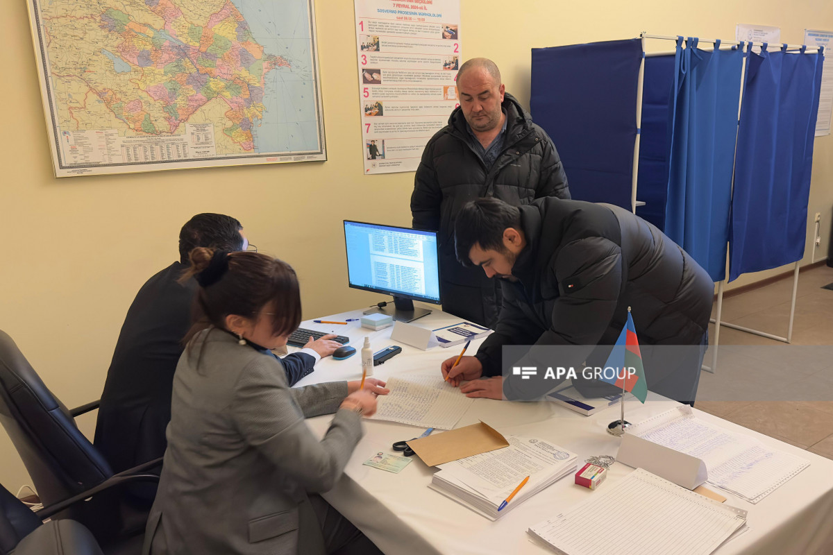 В Генконсульстве Азербайджана в Санкт-Петербурге проголосовали около 80% избирателей