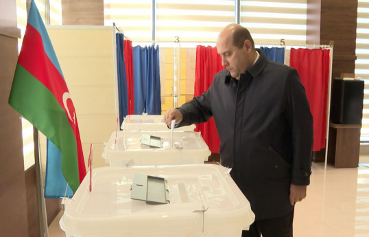В Агдаме спецпредставитель Президента Азербайджана принял участие в голосовании на выборах