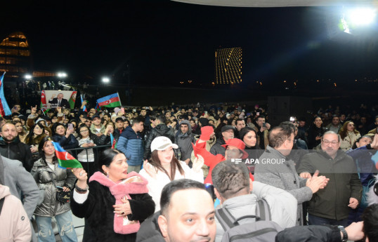 Перед Центром Гейдара Алиева проходит концерт в поддержку Президента Ильхама Алиева-ФОТО 