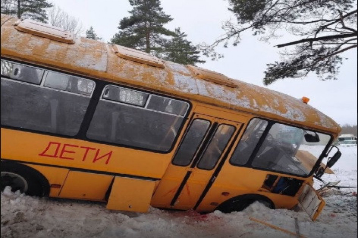 В России автобус с детьми столкнулся с фурой, пострадали 17 человек