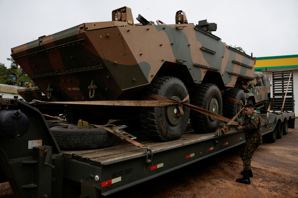 Бразилия разместит еще 2 тыс. военных на границе с Гайаной - СМИ