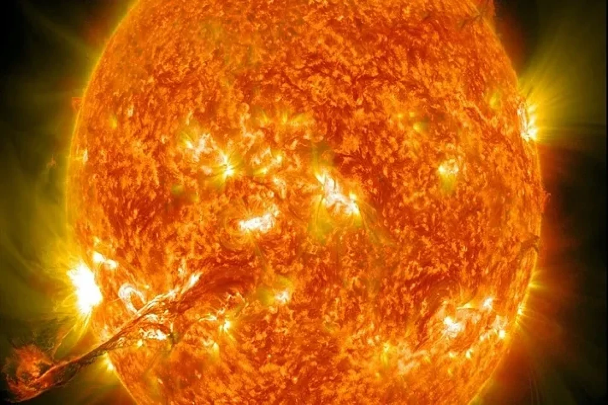 Две сильные вспышки на Солнце произошли вечером 12 февраля