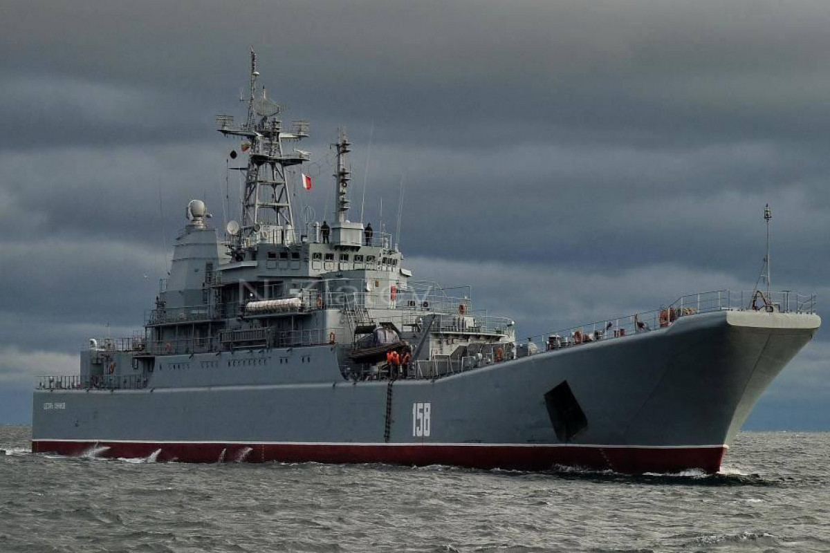 Украина нанесла удар дронами по российскому десантному кораблю в Черном море