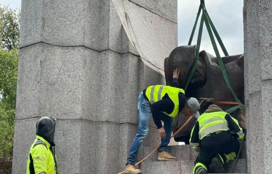 Премьер Эстонии продолжит сносить советские памятники