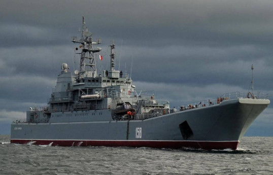 Украина нанесла удар дронами по российскому десантному кораблю в Черном море