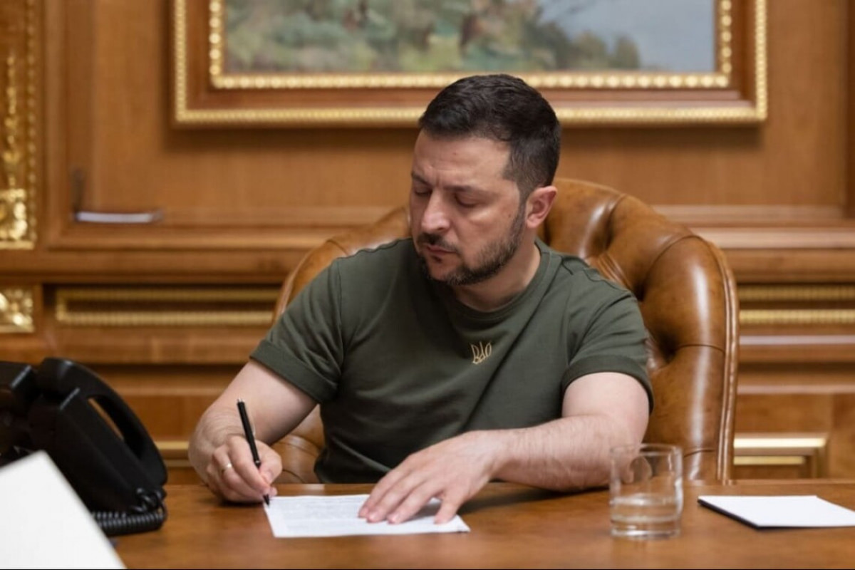 Зеленский подписал закон о легализации медицинской марихуаны