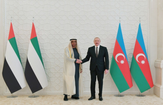 Президент ОАЭ позвонил Президенту Азербайджана