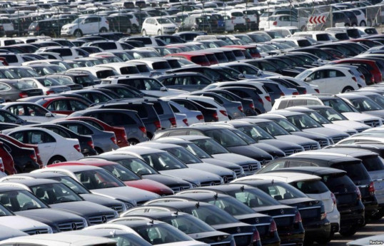 Азербайджан сократил импорт автомобилей