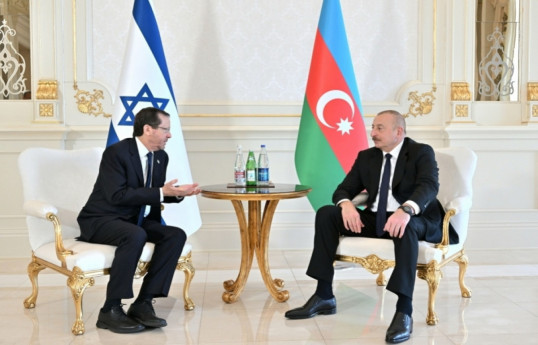 Исхак Герцог поздравил Президента Азербайджана
