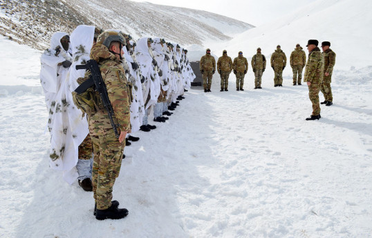 Начальник Генштаба понаблюдал за процессом подготовки коммандос в высокогорной местности, в суровых зимних условиях