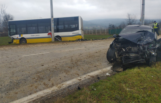 В Турции автобус столкнулся с легковым автомобилем: один человек погиб, восемь пострадали