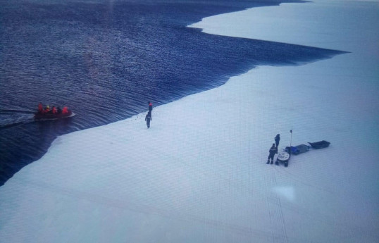 В Российском регионе оторвалась льдина с рыбаками, идет эвакуация