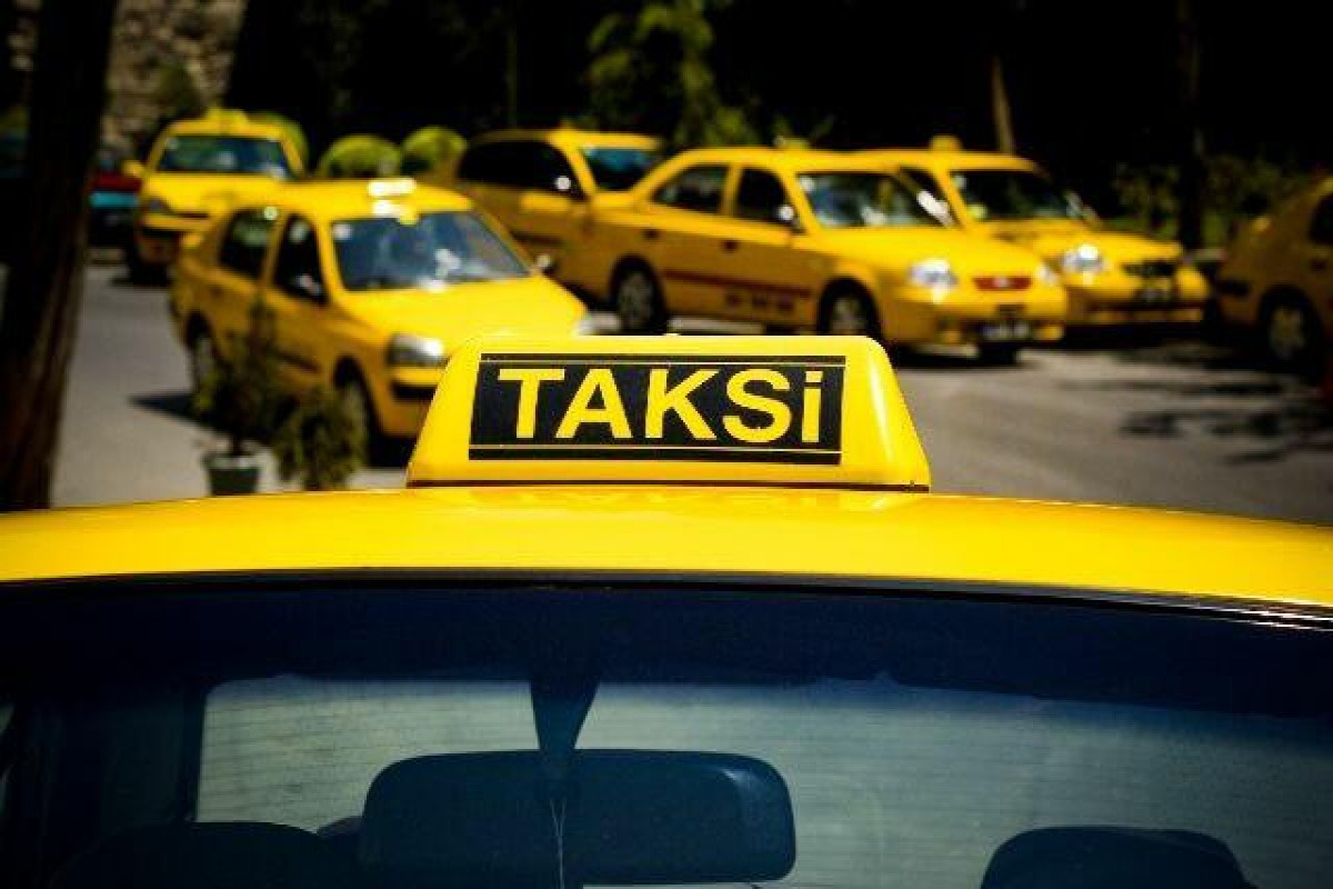 В Азербайджане информация о пропуске для такси будет передаваться в систему дорожной полиции