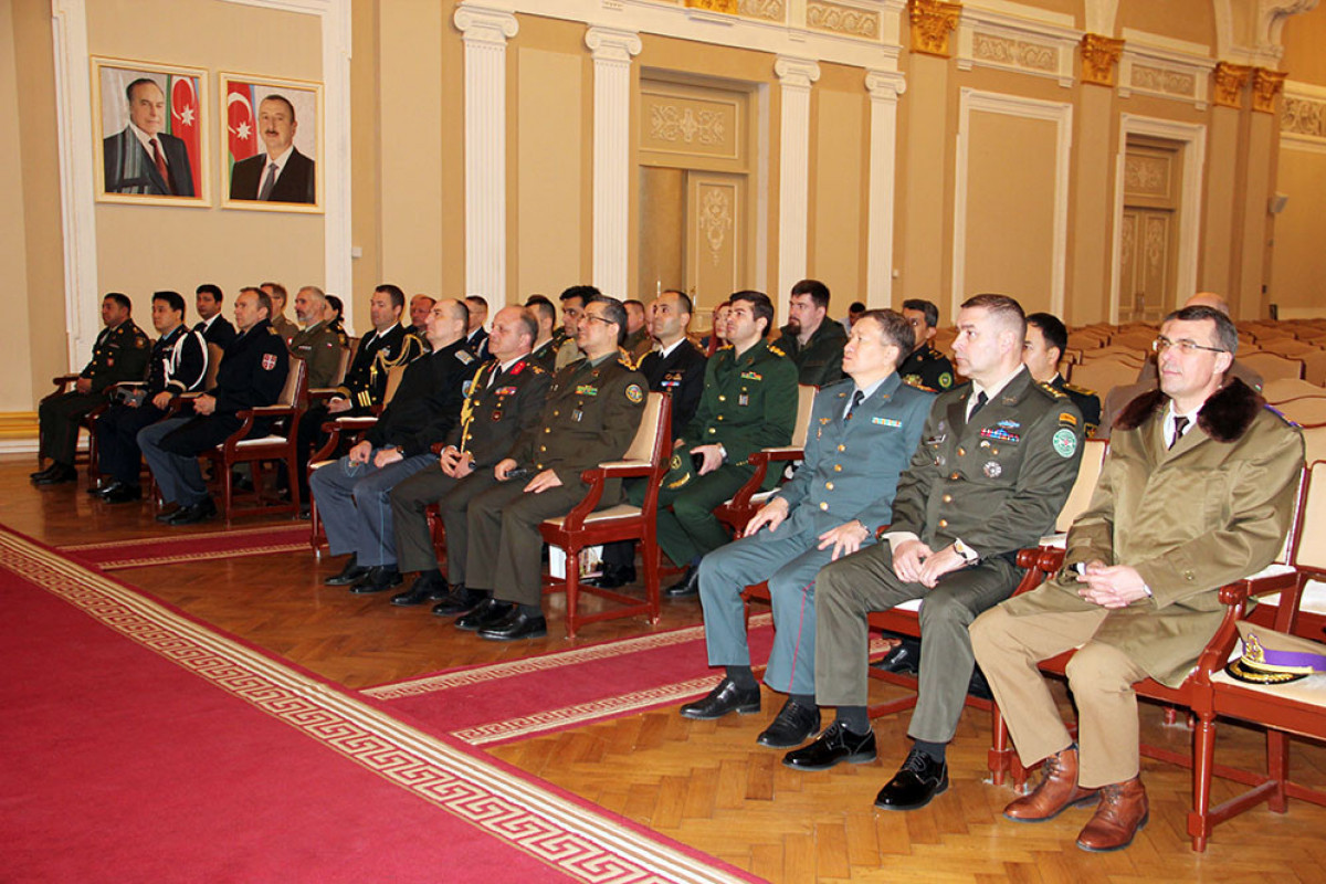 Военные атташе иностранных государств посетили НАНА-ФОТО 