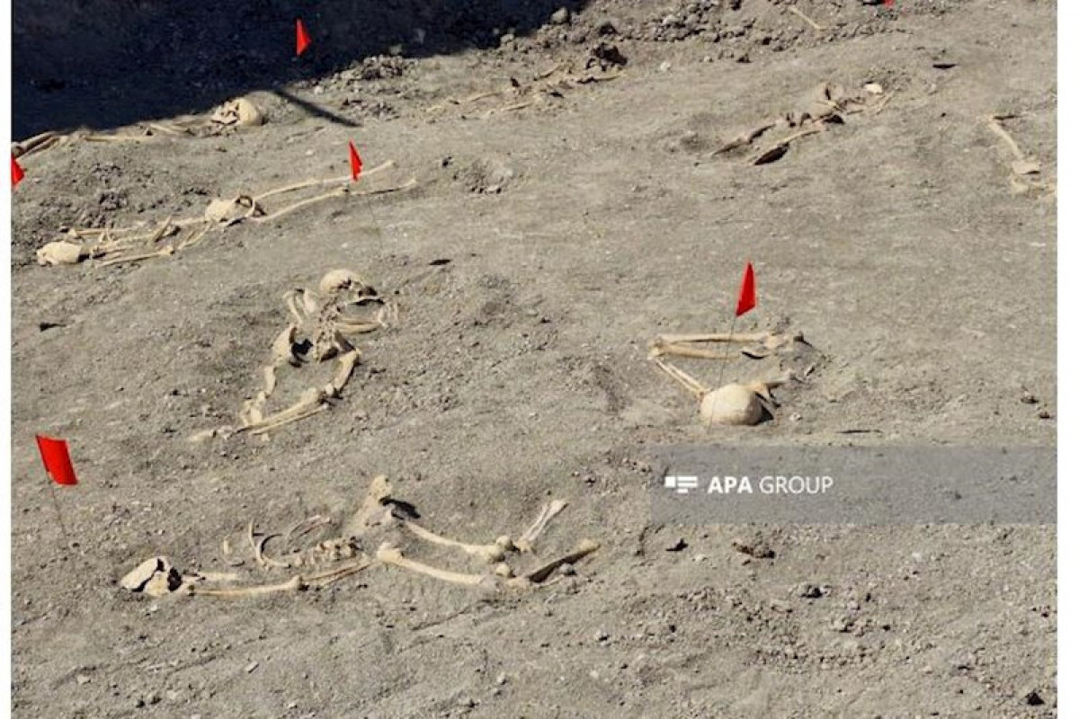 На территории Ходжалинского района обнаружено массовое захоронение, есть скелеты женщин и детей со связанными руками и ногами