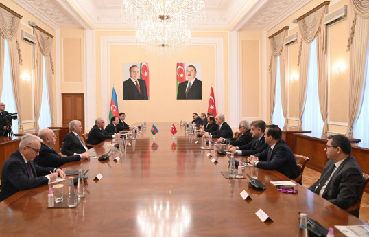 Премьер-министр Азербайджана встретился с Нуманом Куртулмушем