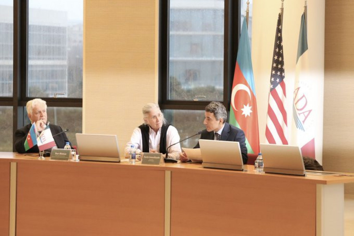 Заместитель посланника Госдепа США по вопросам климата провела обсуждение  в связи с COP29 в Университете ADA