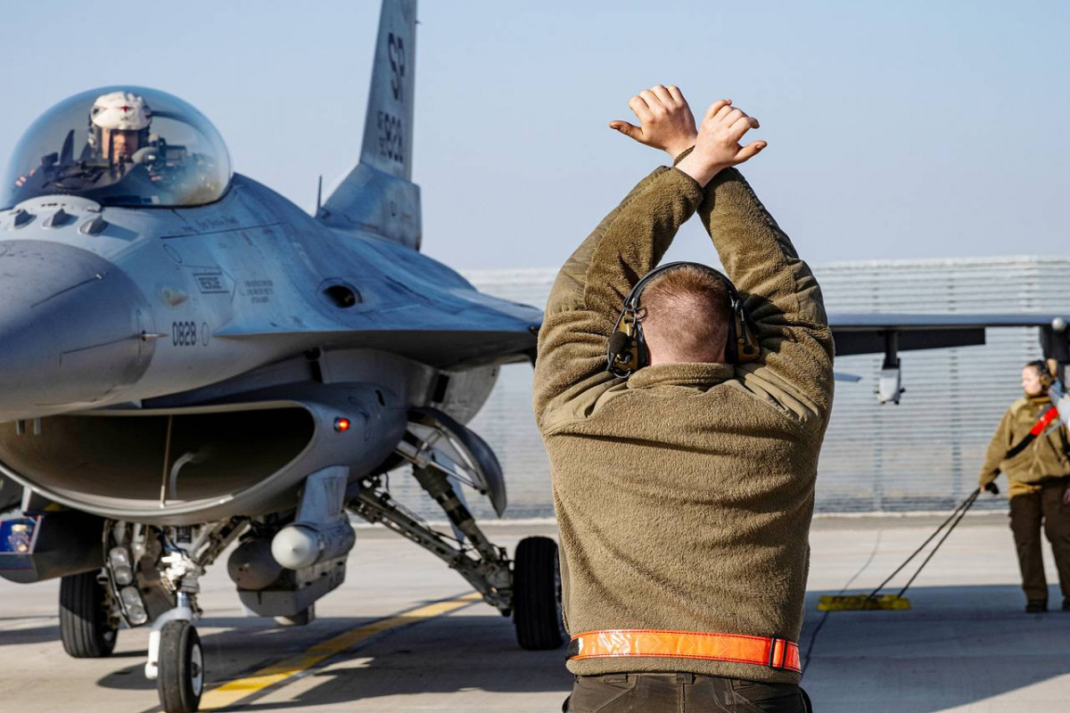 США: В Украине нет достаточного числа летчиков, способных управлять F-16