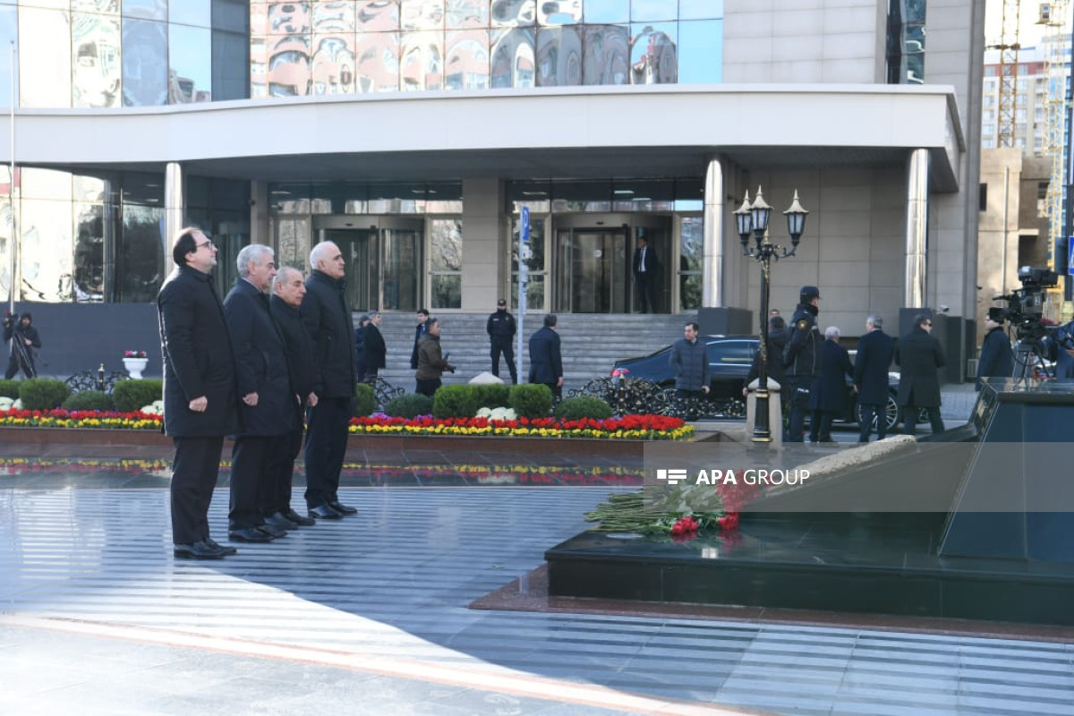 Официальные лица государства и правительства посетили памятник жертвам Ходжалинского геноцида - ФОТО 