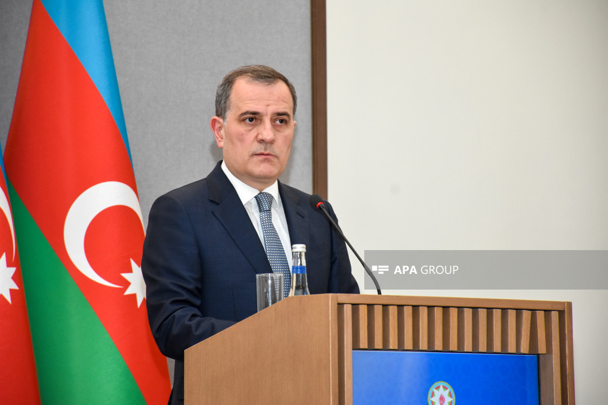 Глава МИД Азербайджана отправился в Германию для участия в мирных переговорах с Арменией