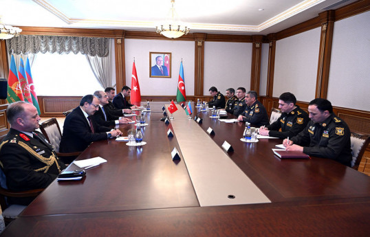 Глава Минобороны Азербайджана проинформировал замминистра обороны Турции об оперативной обстановке на условной границе с Арменией