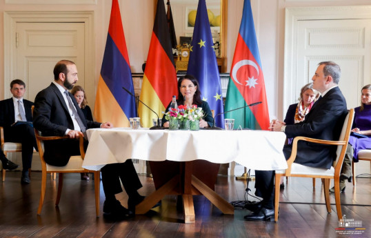 Встреча глав МИД Азербайджана и Армении продолжается в трехстороннем формате -ФОТО-ОБНОВЛЕНО-1 