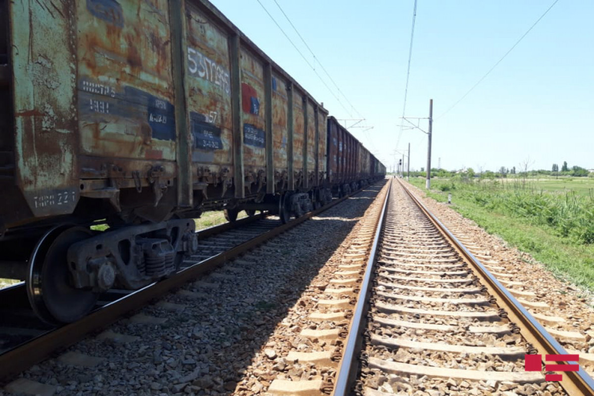 В Азербайджане поезд сбил насмерть пешехода