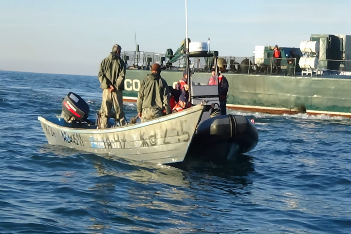 В Каспийском море спасены рыбаки, столкнувшиеся с угрозой утопления