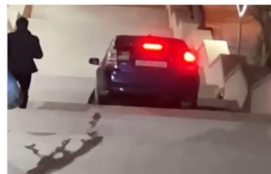 В Баку арестован водитель "Prius", управлявший автомобилем по лестницам-ФОТО 