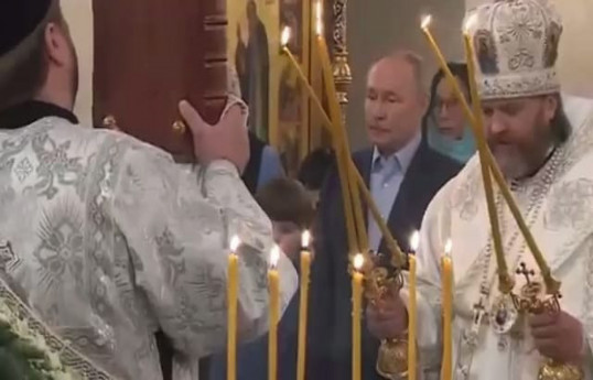 Путин встречает Рождество в церкви своей резиденции Ново-Огарево