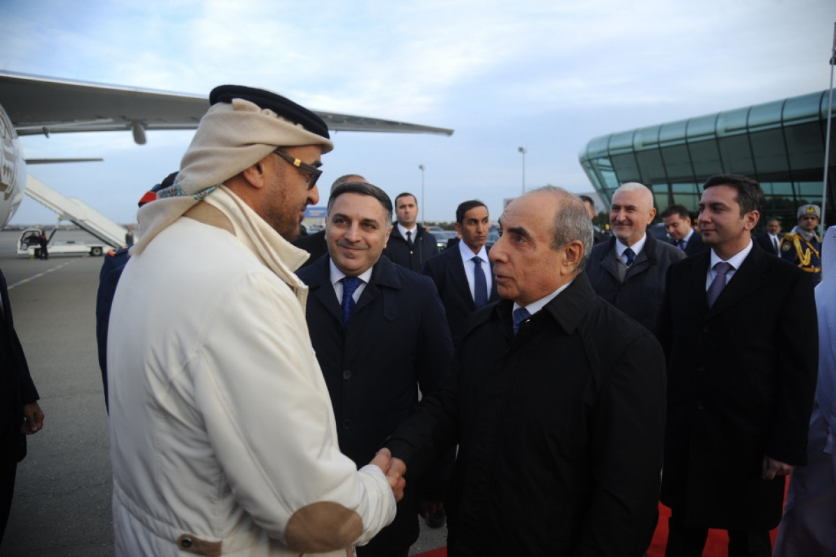 Президент ОАЭ прибыл с официальным визитом в Азербайджан
