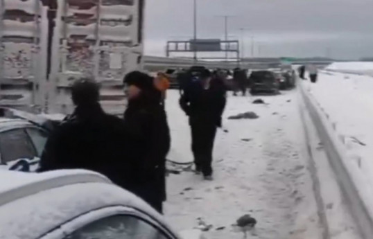 В России в цепной аварии с участием более 30 автомобилей погибли 4 человека -ВИДЕО 