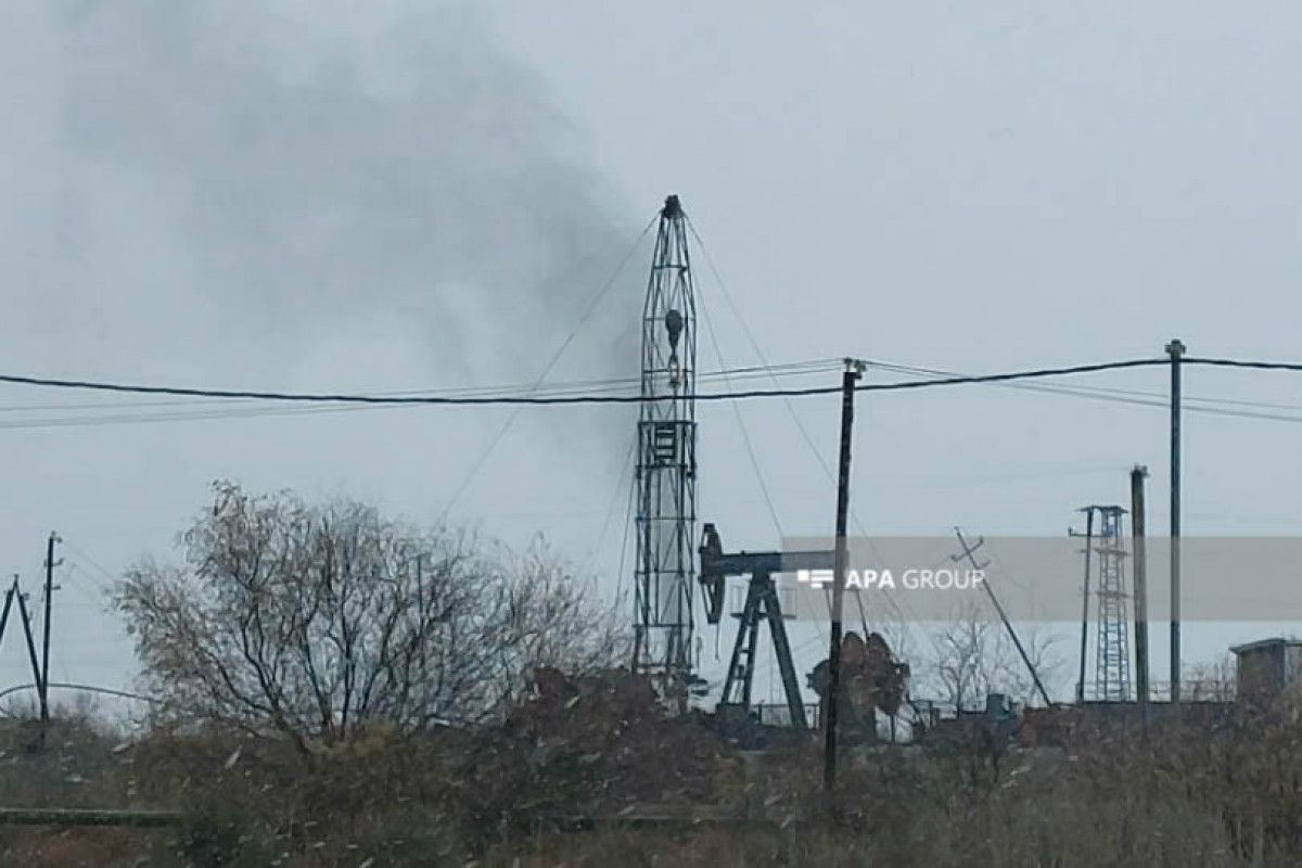 В азербайджанском городе Ширван продолжается выброс газа из нефтяной скважины - ОБНОВЛЕНО-ФОТО 