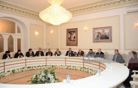 Представители азербайджанской интеллигенции приняли заявление по поводу унизительного отношения к памятнику Натаван во Франции