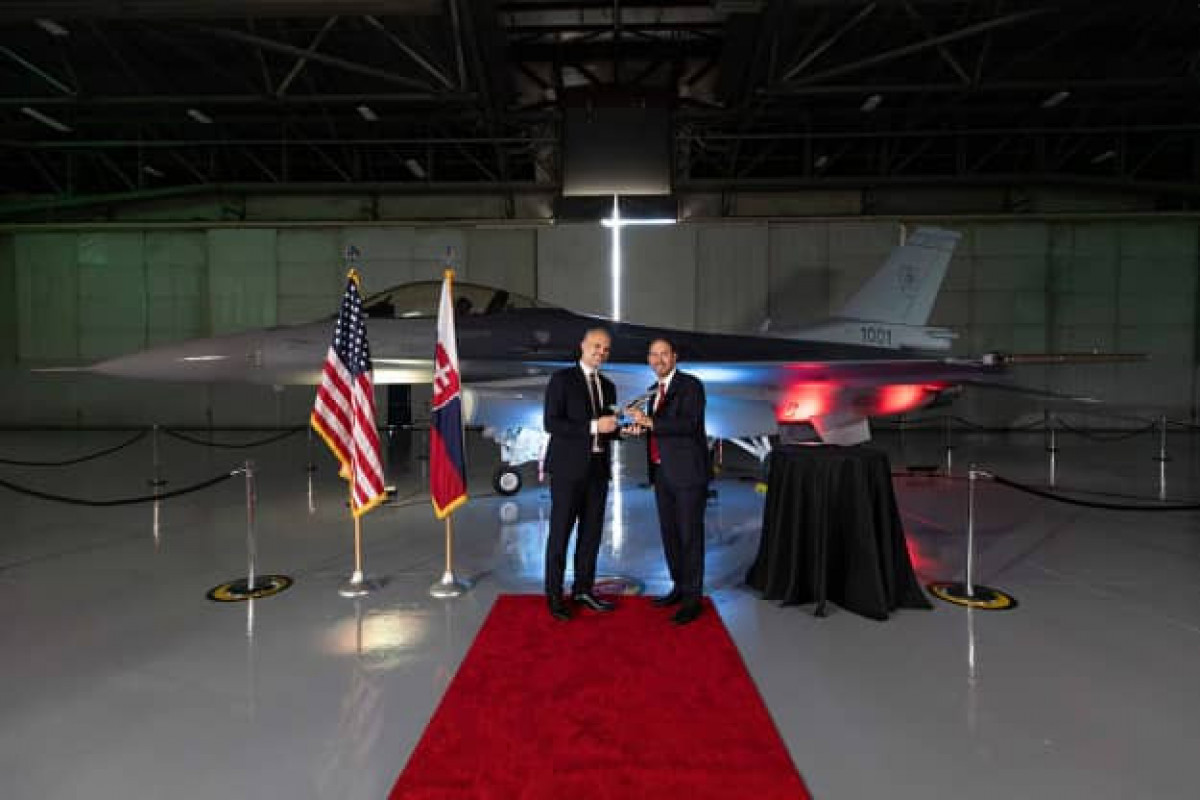 Lockheed Martin поставила два истребителя F-16 в Словакию