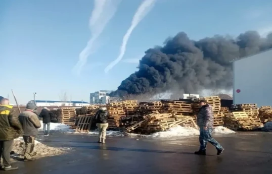 На заводе в РФ произошел сильный пожар, есть пострадавшие - ВИДЕО 
