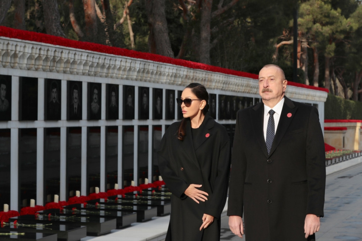 Президент Азербайджана и первая леди посетили Аллею шехидов-ОБНОВЛЕНО-1 