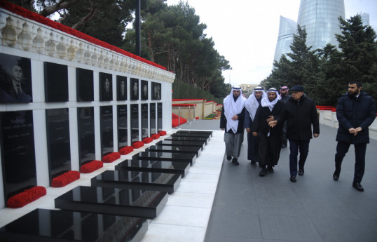 Кувейтские депутаты посетили Аллею шехидов в Баку