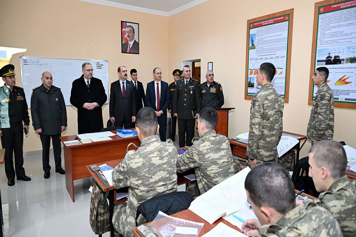 Обсуждено сотрудничество в сфере военного образования между Азербайджаном и Турцией