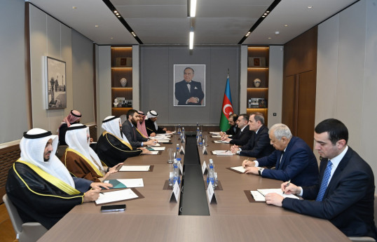 Джейхун Байрамов встретился с главой межпарламентской группы дружбы Кувейт-Азербайджан