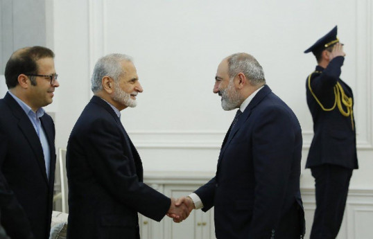 Пашинян встретился в Ереване с советником Хаменеи
