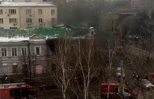 В центре Москвы загорелись офис КПРФ и пожарная часть