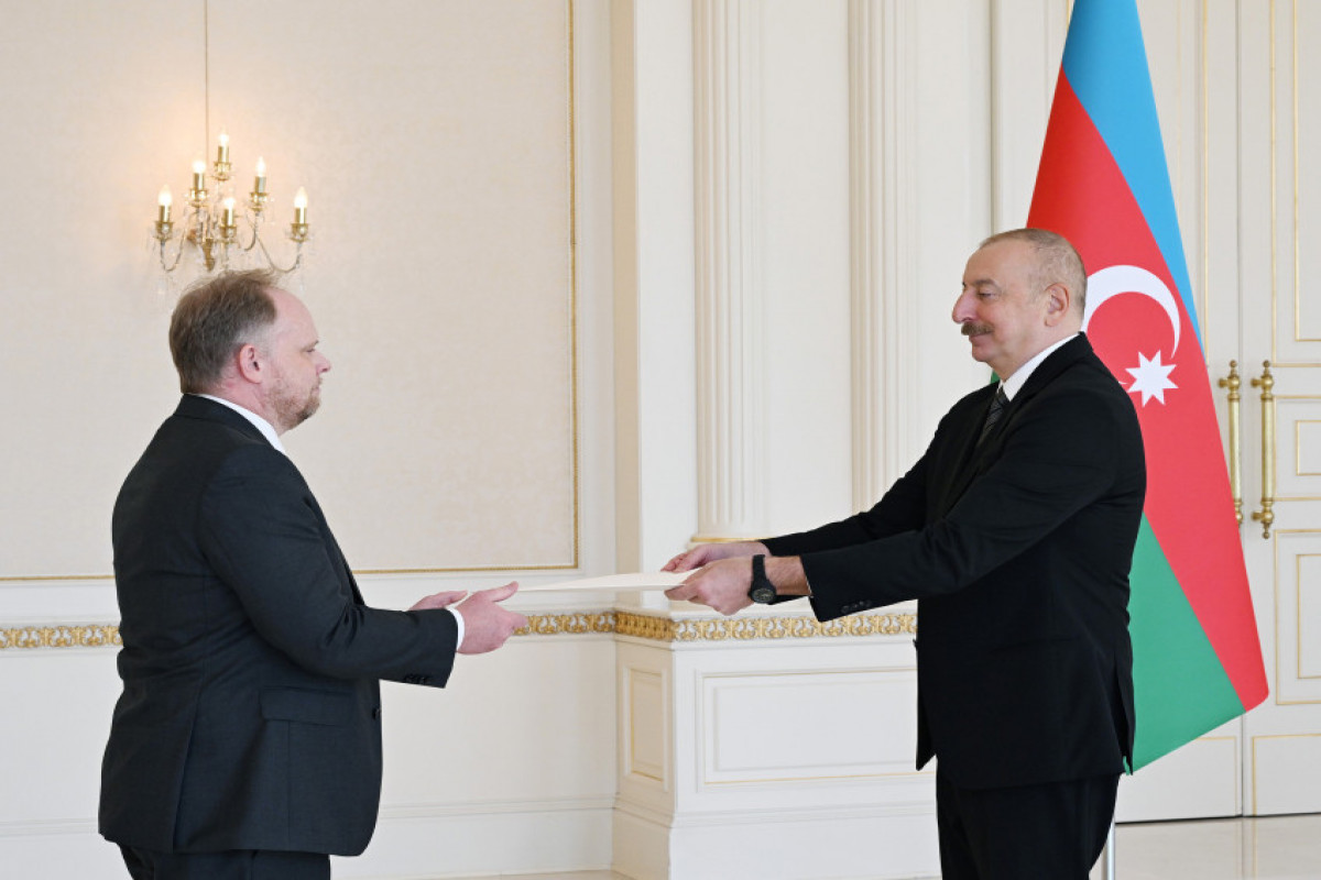 Президент Ильхам Алиев принял верительные грамоты новоназначенного посла Канады