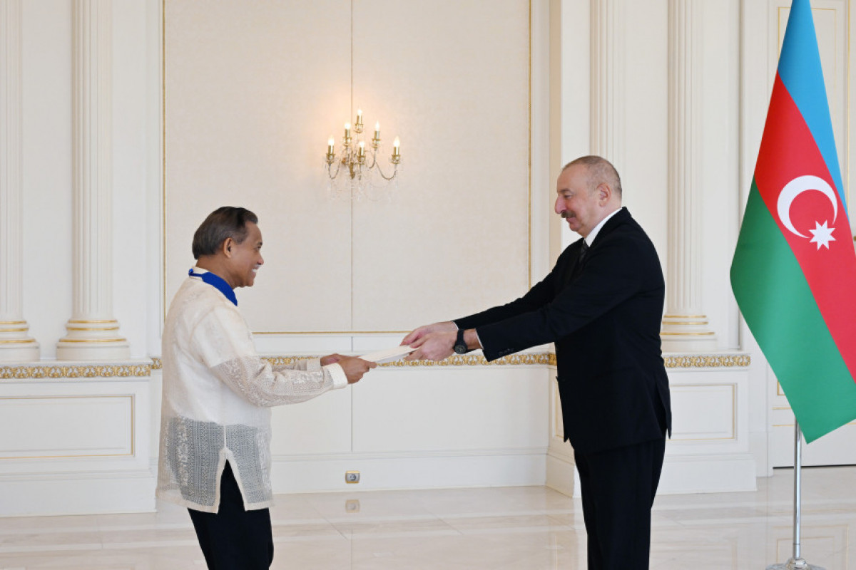Президент Ильхам Алиев принял верительные грамоты новоназначенного посла Филиппин