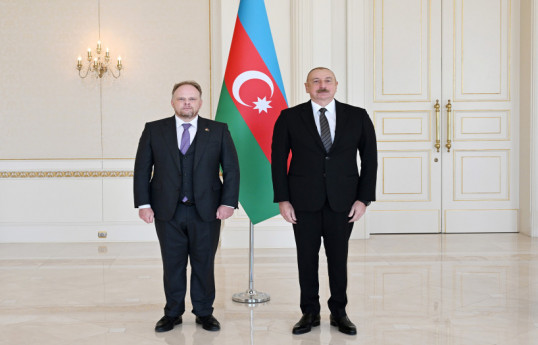 Президент Ильхам Алиев принял верительные грамоты новоназначенного посла Канады